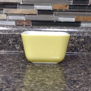 Vintage Pyrex fridge dish container